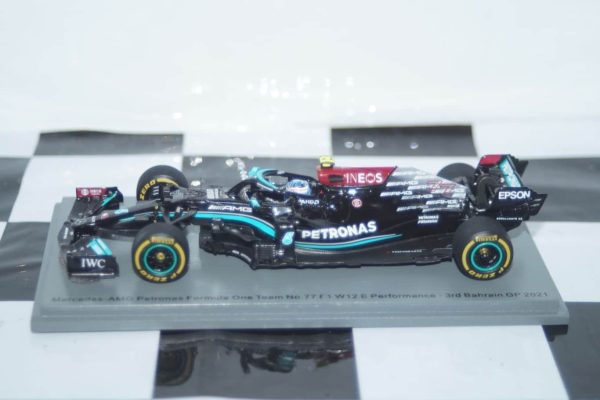 Spark mercedes-amg f1 w12 e-performance bahrain gp 2021 1:43 resin s7661