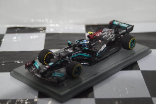 Spark mercedes-amg f1 w12 e-performance bahrain gp 2021 1:43 resin s7661