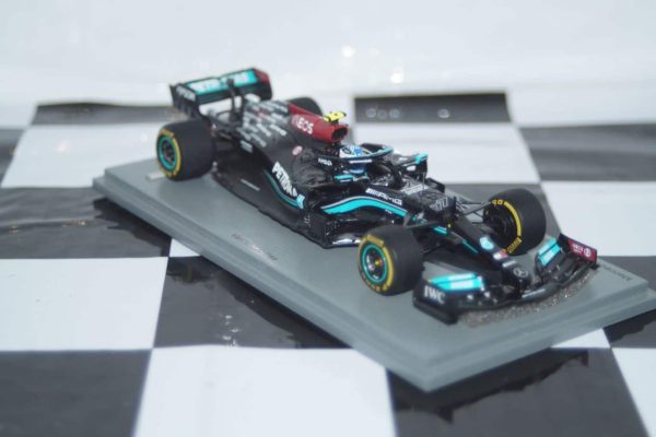 Spark mercedes-amg f1 w12 e-performance bahrain gp 2021 1:43 resin s7661