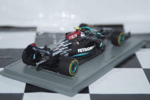 Spark mercedes-amg f1 w12 e-performance bahrain gp 2021 1:43 resin s7661