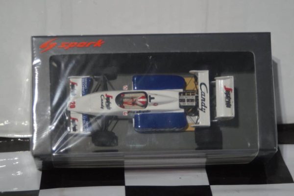 Spark porsche 911gt1 street version 1996 1:43 resin s5999