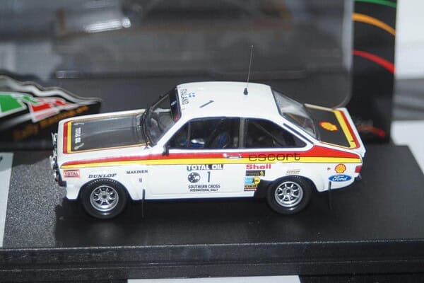 Trofeu ford escort mk2 rs southern cross rally 1976 t.makinen 1:43rd rr.au 01