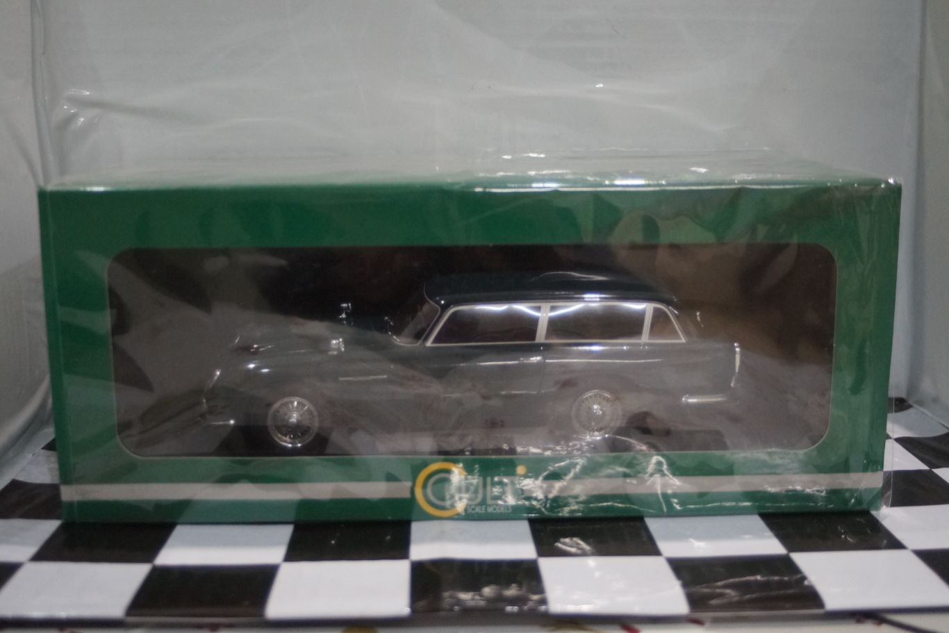 1/18 : L'Aston Martin DB5 Shooting Brake de retour chez Cult