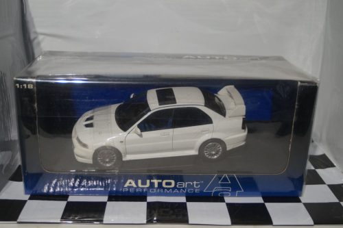 MitsubishiLancerEVOVIStreetRHDWhite:DiecastAutoart