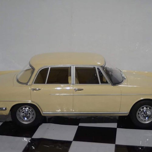 Bos Models Alfa Romeo 2000 Beige BOS159 1:18 Resin