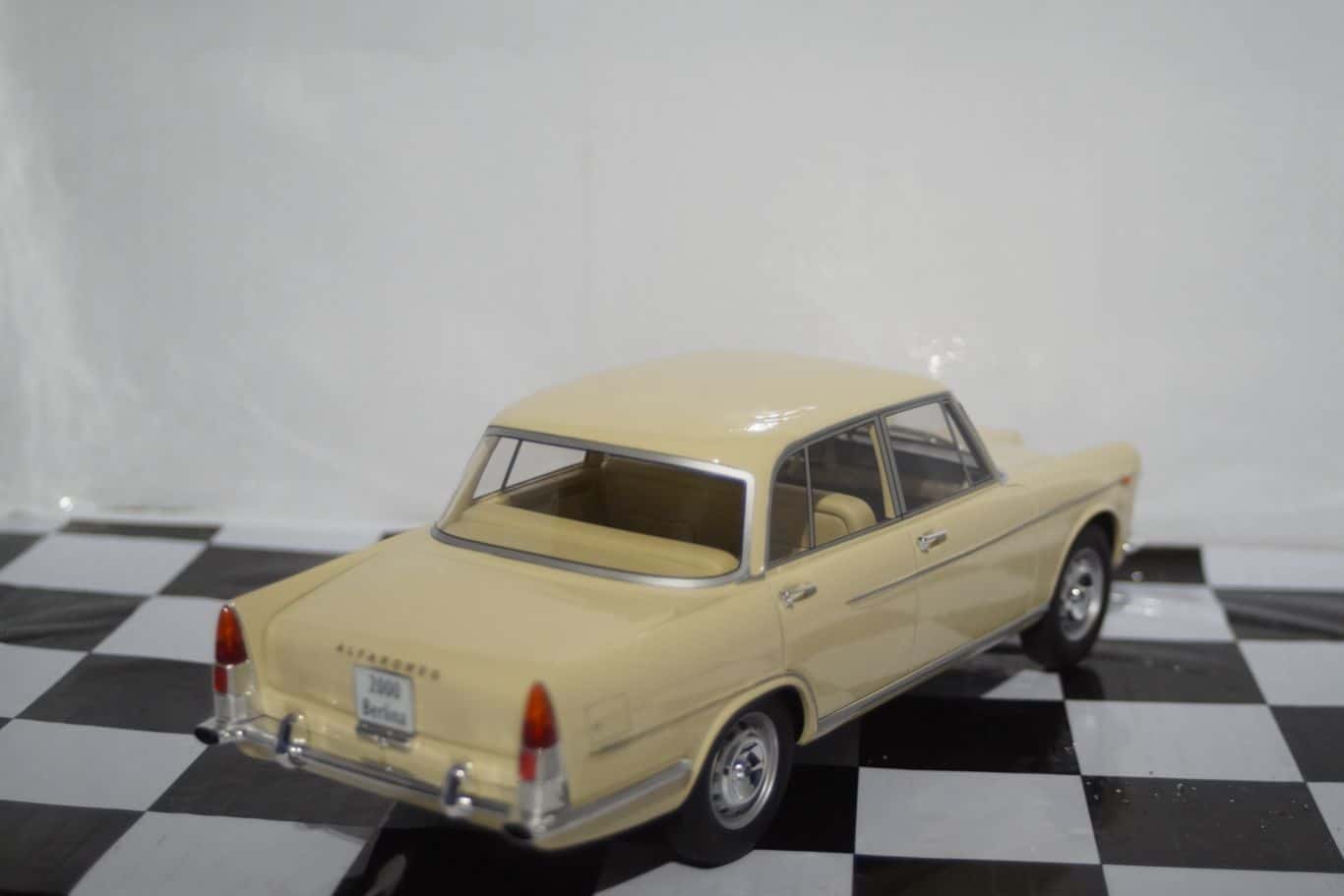 Bos Models Alfa Romeo 2000 Beige BOS159 1:18 Resin