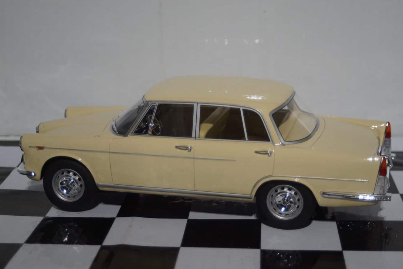 Bos Models Alfa Romeo 2000 Beige BOS159 1:18 Resin