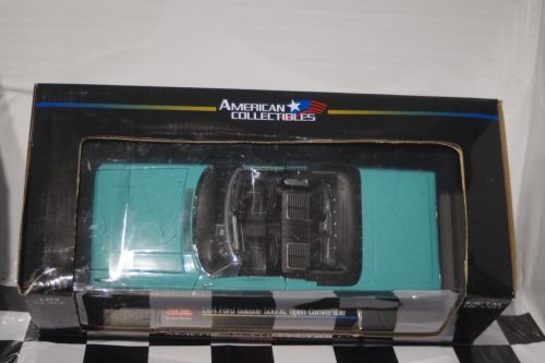 Sun Star Ford Galaxie 500XL Green Open Convertible 1424 1:18 Scale