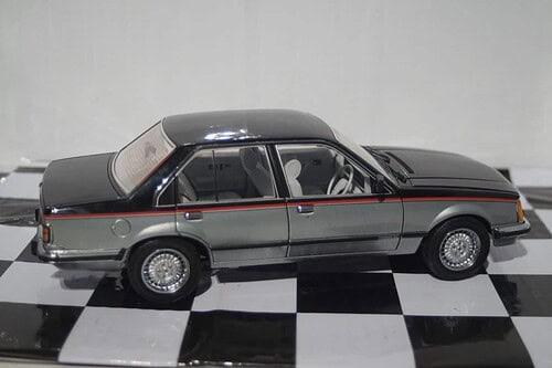 Biante Models Holden VC Commodore SL/E 1980 B182702A 1:18 Scale