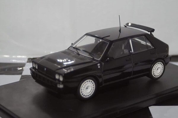 Whitebox opel diplomat a coupe silver 1:24 wb124082-o