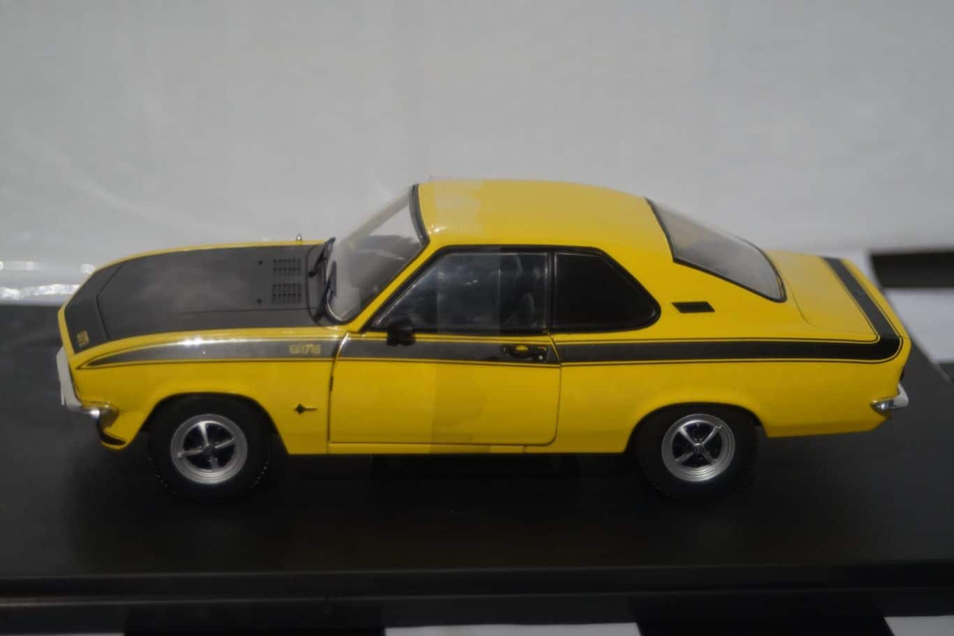 Whitebox Opel Diplomat A Coupe Silver 1:24 WB124082-O