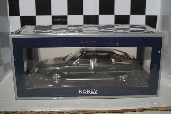 Road signature jaguar xjs green 2 door ldc92658 1:18 scale