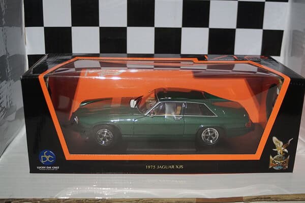 Road signature jaguar xjs green 2 door ldc92658 1:18 scale