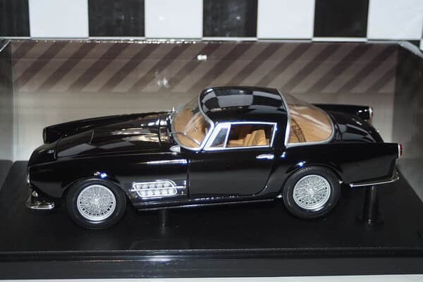 Road Signature Jaguar XJS Green 2 Door LDC92658 1:18 Scale