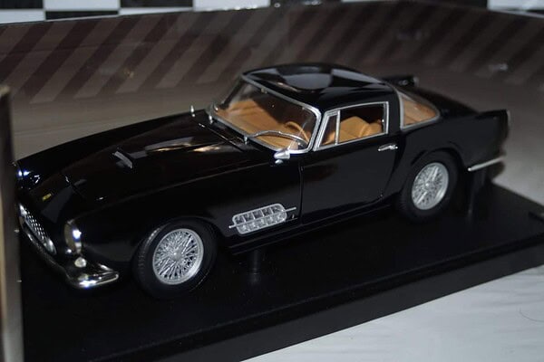 Road Signature Jaguar XJS Green 2 Door LDC92658 1:18 Scale