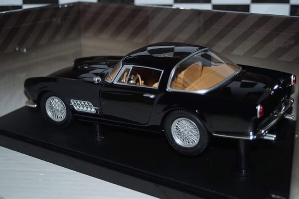 Road Signature Jaguar XJS Green 2 Door LDC92658 1:18 Scale