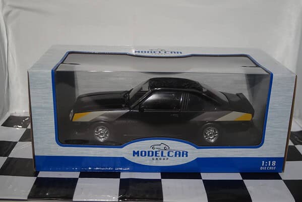 Model car group opel manta b magic black mcg18256