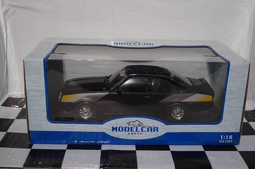 Model car group opel manta b magic black mcg18256
