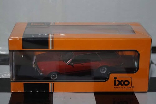 Ixo ford escort rs cosworth 1984 maroon clc384n diecast 1:43