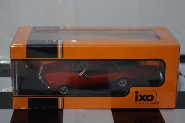 Ixo ford escort rs cosworth 1984 maroon clc384n diecast 1:43