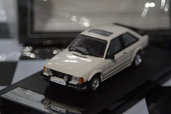 Sunstar ford escort rs turbo 1984 black 4964r 1:18 scale