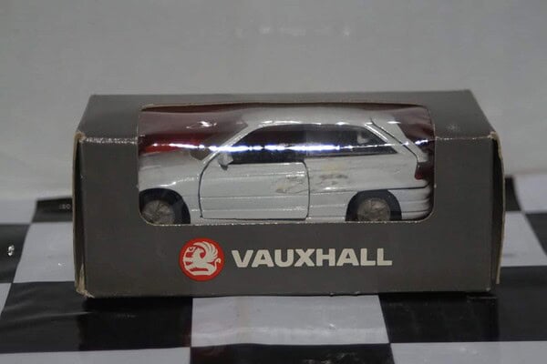 Gama opel ascona / vauxhall cavalier sr silver 1141 in 1:43 scale