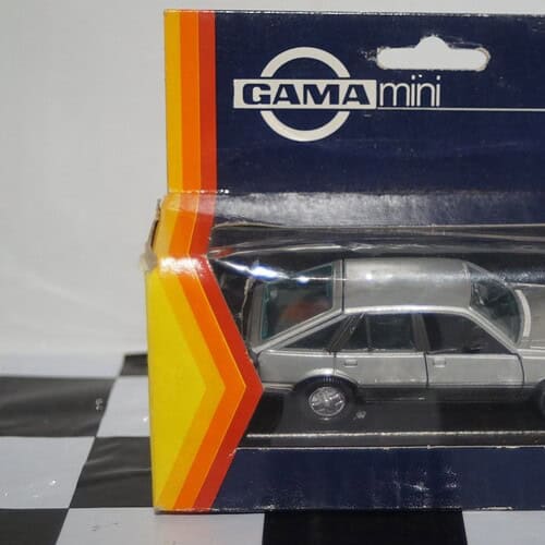 GamaOpelAscona/VauxhallCavalierSRSilverin:scale