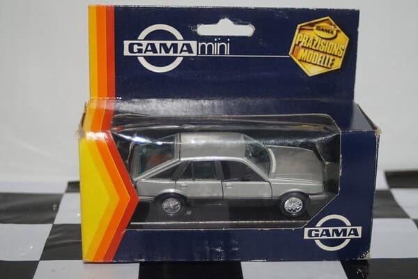 GamaOpelAscona/VauxhallCavalierSRSilverin:scale