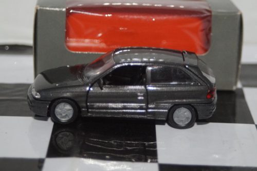 Gama opel ascona / vauxhall cavalier sr silver 1141 in 1:43 scale