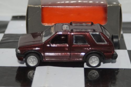 Gama opel ascona / vauxhall cavalier sr silver 1141 in 1:43 scale
