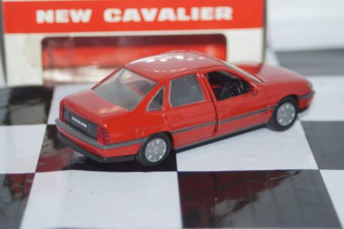 Gama opel ascona / vauxhall cavalier sr silver 1141 in 1:43 scale