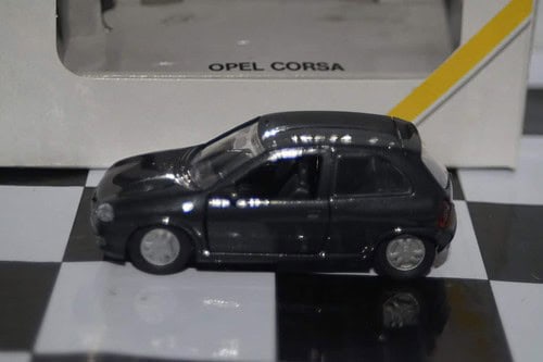 Gama opel ascona / vauxhall cavalier sr silver 1141 in 1:43 scale