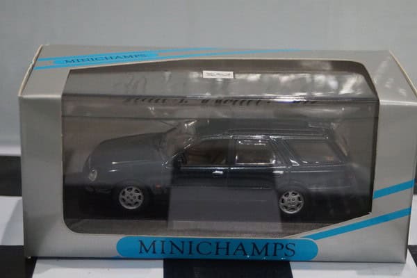 Minichamps Ford Mondeo Hatchback Red LHD MIN 082070 1:43