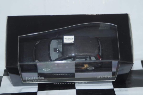 Minichamps ford mondeo hatchback red lhd min 082070 1:43