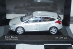 Minichamps Ford Mondeo Hatchback Red LHD MIN 082070 1:43
