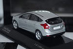 Minichamps Ford Mondeo Hatchback Red LHD MIN 082070 1:43