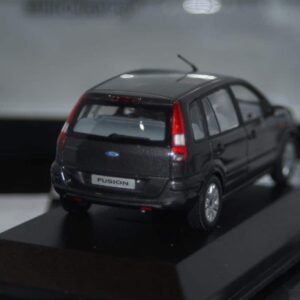 Minichamps ford mondeo hatchback red lhd min 082070 1:43