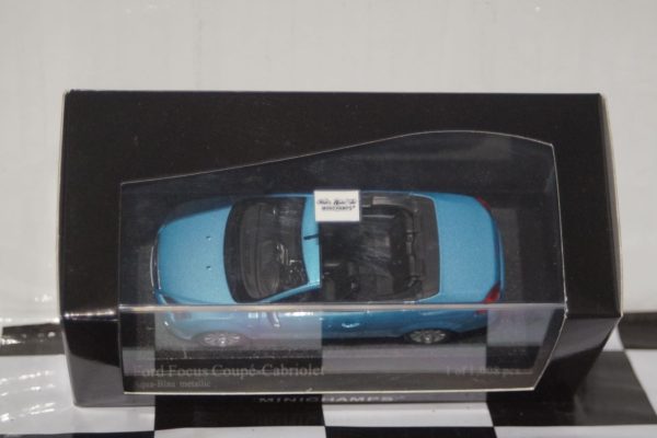 Minichamps Ford Focus 3 Door Hatchback maroon MINFOCU11 1:43 diecast