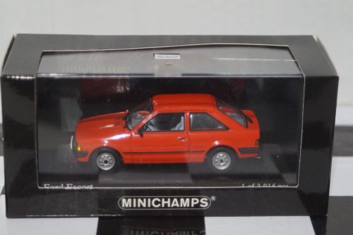 Minichamps ford focus 3 door hatchback maroon minfocu11 1:43 diecast
