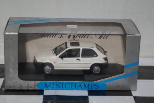 Minichamps Ford Focus 3 Door Hatchback maroon MINFOCU11 1:43 diecast
