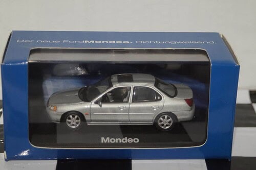 Minichamps Ford Focus 3 Door Hatchback maroon MINFOCU11 1:43 diecast
