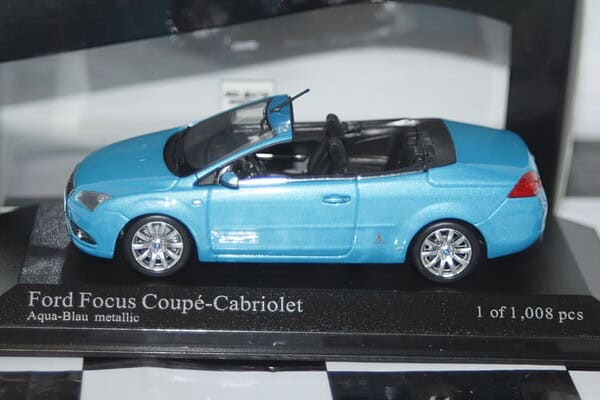 Minichamps Ford Focus 3 Door Hatchback maroon MINFOCU11 1:43 diecast
