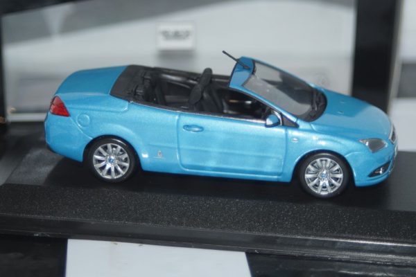 Minichamps Ford Focus 3 Door Hatchback maroon MINFOCU11 1:43 diecast