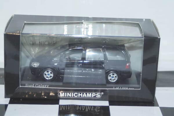 MinichampsFordMondeoDoorEstateRedLHD:Diecast
