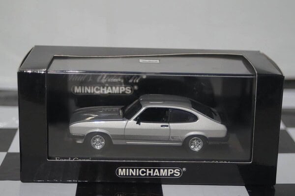 Minichamps ford streetka 2003 red 2 door 400 086430 1:43