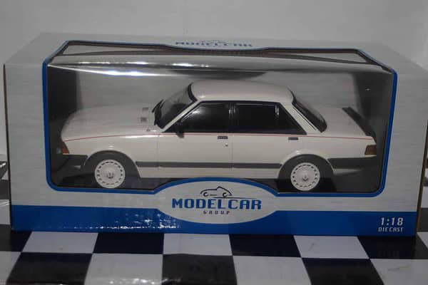 Model car group ford granada 2.8 white mcg18262