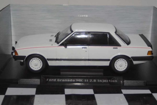 Model car group ford granada 2.8 white mcg18262