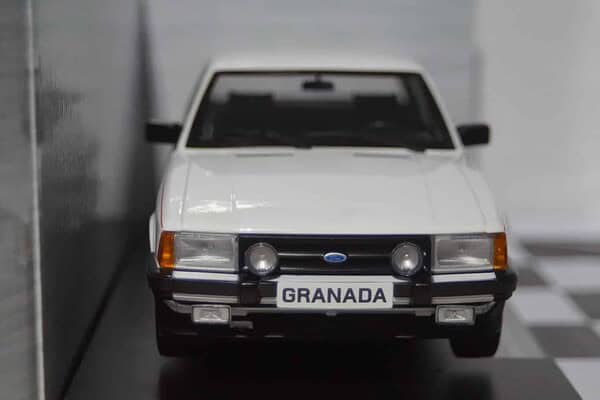 Model car group ford granada 2.8 white mcg18262