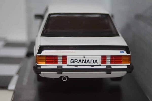 Model car group ford granada 2.8 white mcg18262