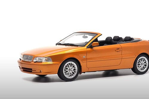 DNA Collectible Volvo C70 Cabriolet 2000 Gold 1:18 DNA000091 Resin